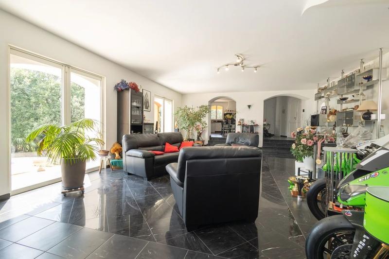 Maison - 390 m² - 7 pièces