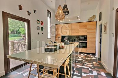 Villa - 260 m² - 6 pièces