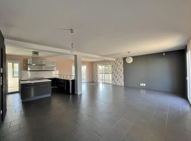 Villa - 213 m² - 8 pièces