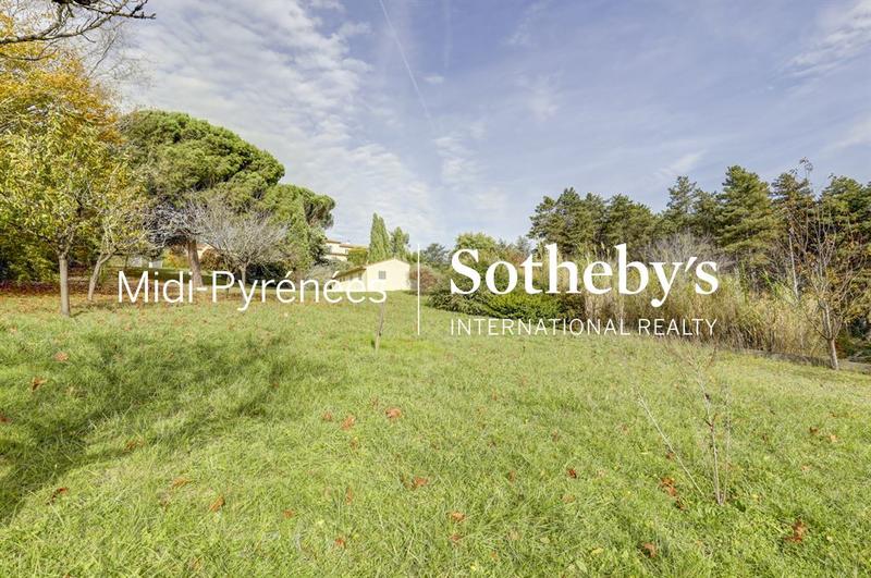 Maison - 270 m² - 10 pièces