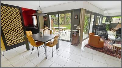 Maison - 137 m² - 7 pièces