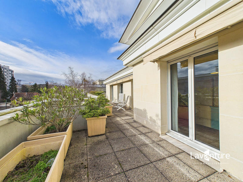 Appartement - 156 m² - 7 pièces