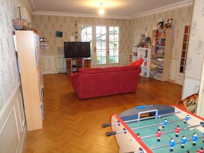 Maison - 216 m² - 10 pièces