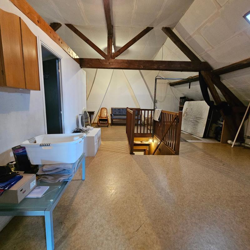 Maison - 240 m² - 8 pièces