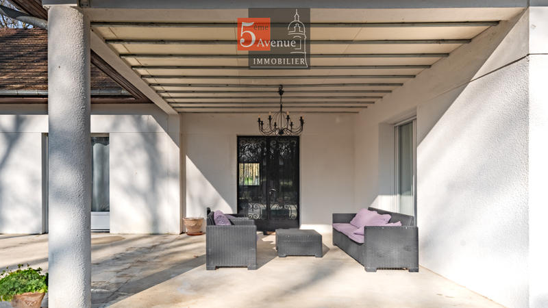 Maison - 450 m² - 9 pièces