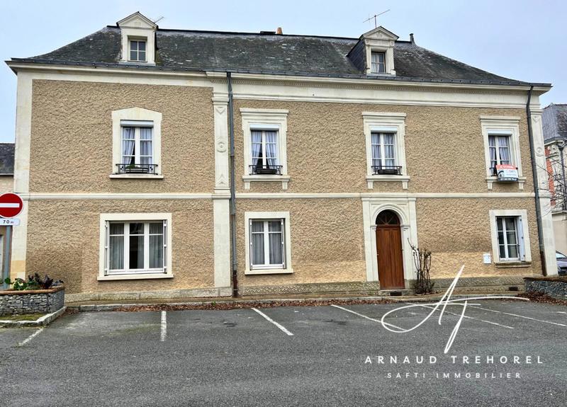 Maison - 230 m² - 7 pièces