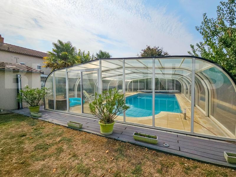 Maison - 320 m² - 11 pièces