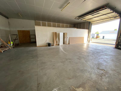 Local d'activité / Entrepôt - 216 m²