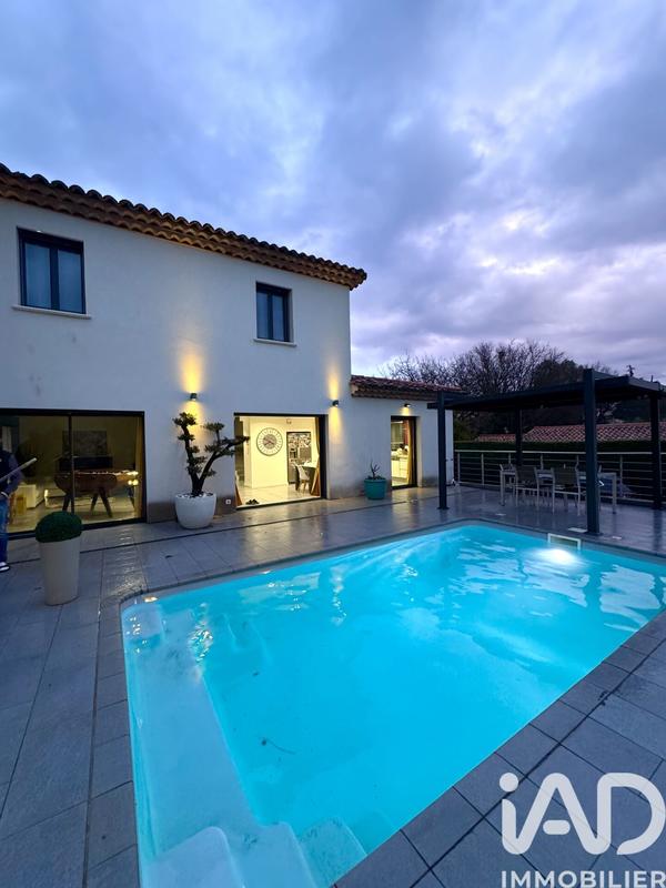 Maison - 212 m² - 5 pièces