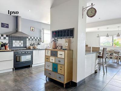 Maison - 209 m² - 6 pièces