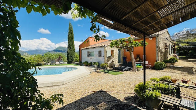 Propriété - 220 m² - 9 pièces