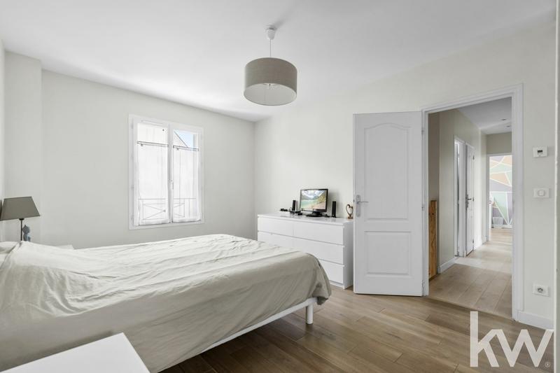 Maison - 212 m² - 9 pièces