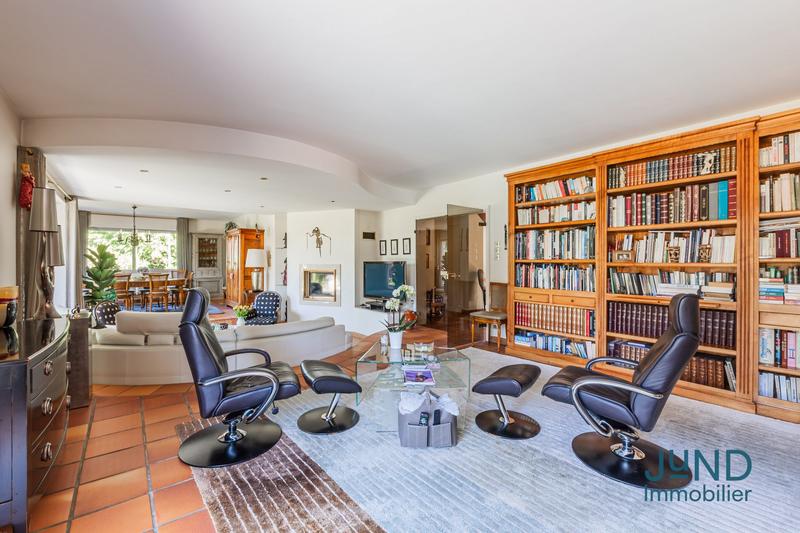 Maison - 280 m² - 8 pièces