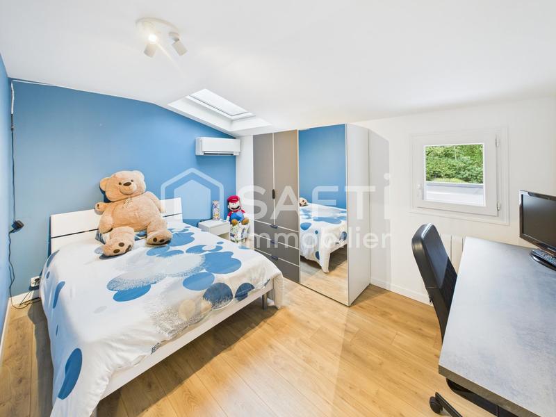 Maison - 260 m² - 7 pièces