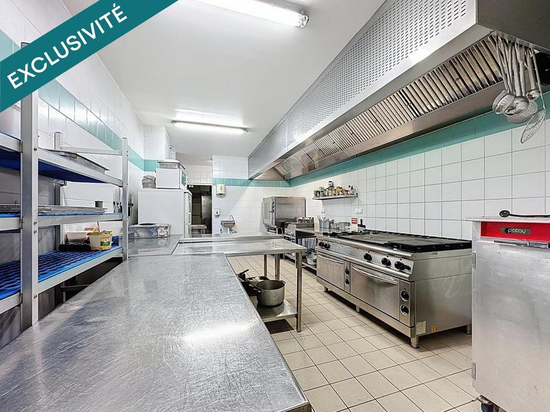 Maison - 963 m² - 16 pièces