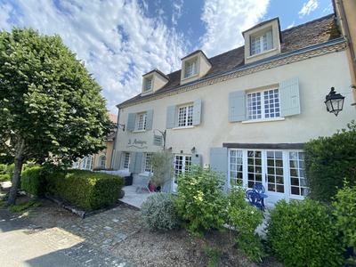 Maison traditionnelle - 265 m² - 8 pièces