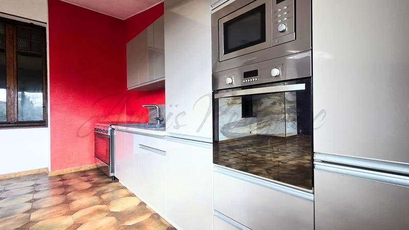 Maison - 203 m² - 9 pièces