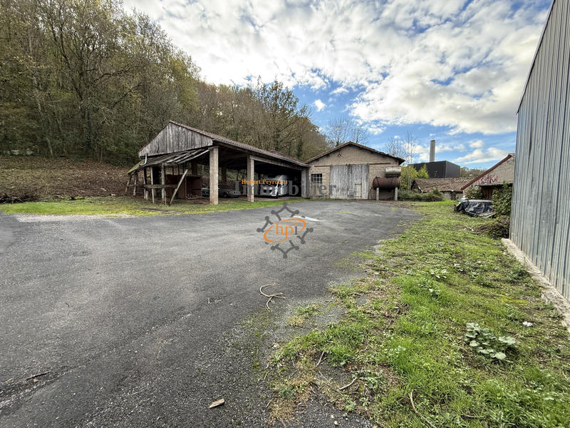 Maison - 340 m² - 2 pièces