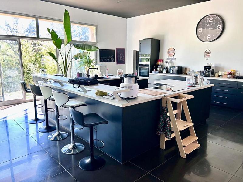 Maison - 300 m² - 9 pièces