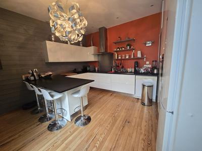 Maison - 198 m² - 7 pièces