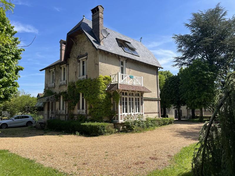Maison - 180 m² - 7 pièces
