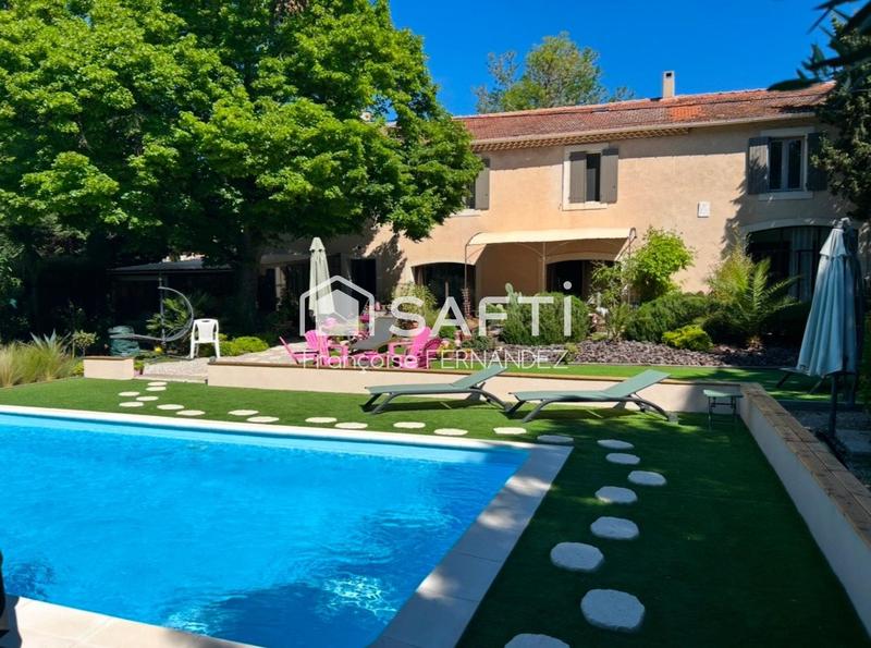 Maison - 280 m² - 9 pièces