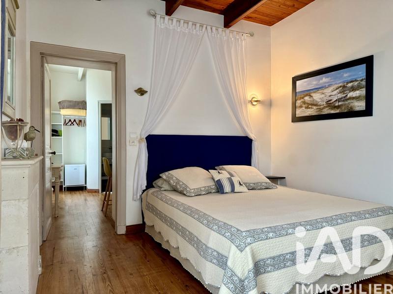 Maison - 216 m² - 9 pièces