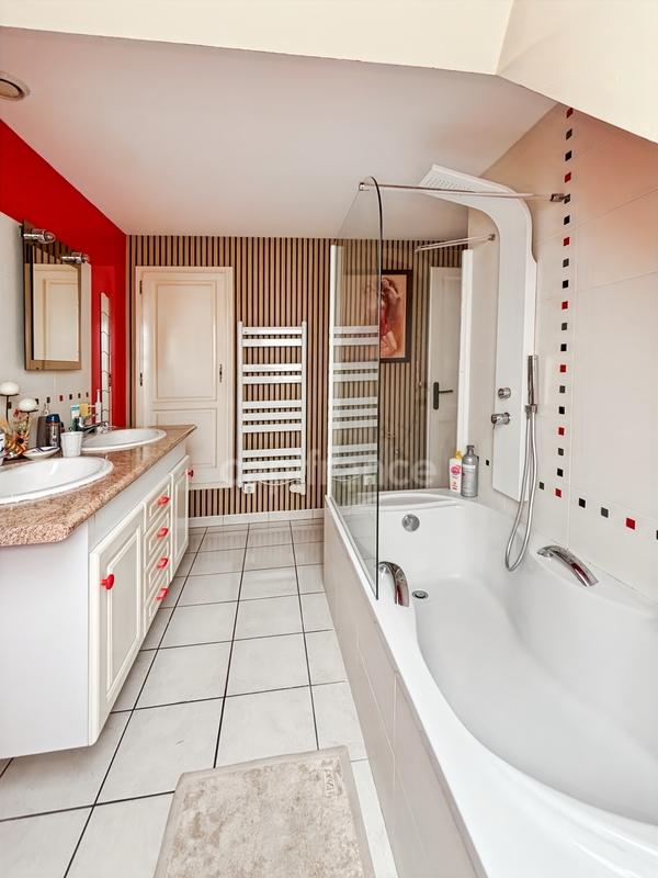 Pavillon - 146 m² - 6 pièces