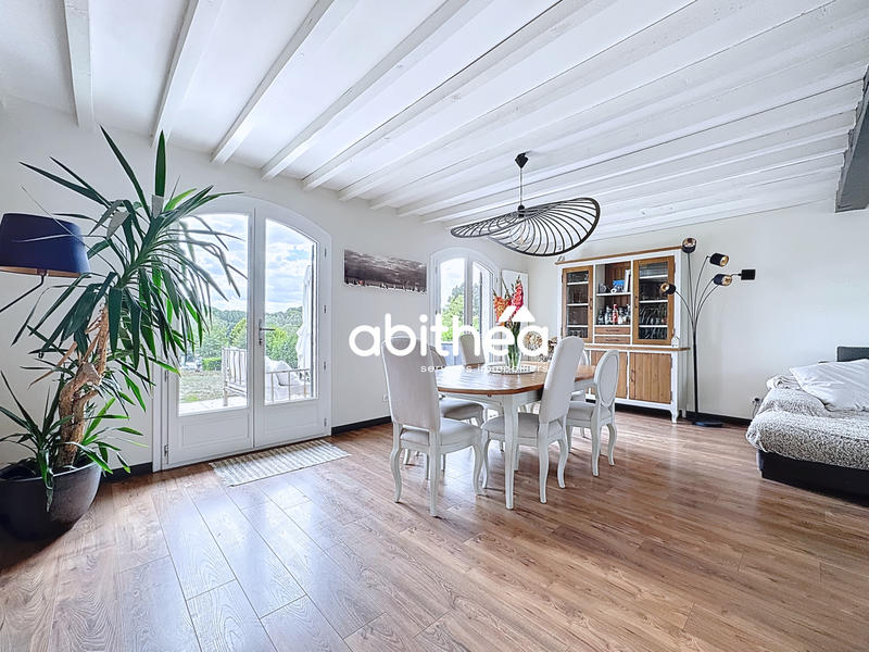 Maison - 164 m² - 9 pièces