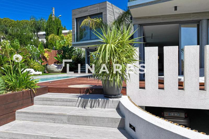 Villa - 250 m² - 6 pièces