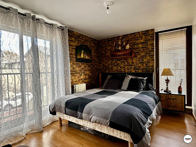 Maison - 256 m² - 12 pièces