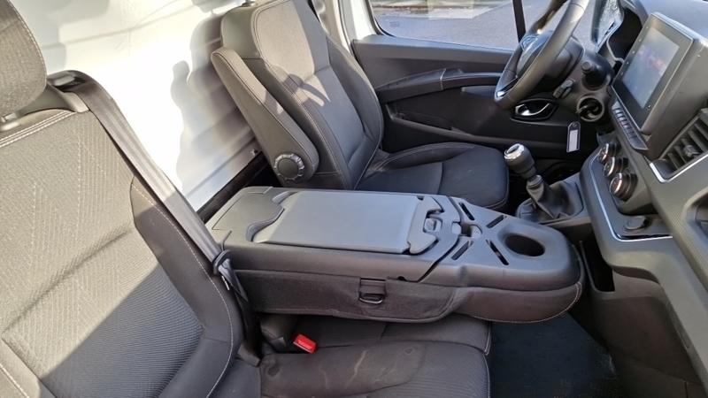 Renault Trafic Fourgon l2h2 3000 kg blue dci 150 grand confort