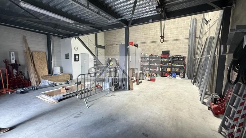 Entrepôt - 150 m²