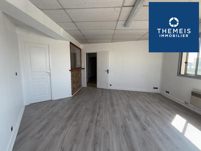 Local commercial - 87 m² - 3 pièces