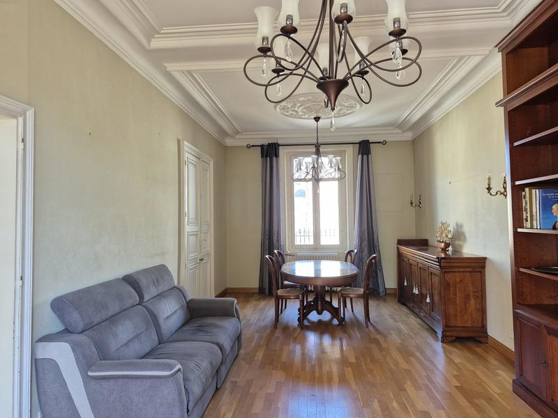 Maison ancienne - 231 m² - 8 pièces