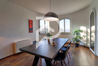 Appartement - 99 m² - 4 pièces