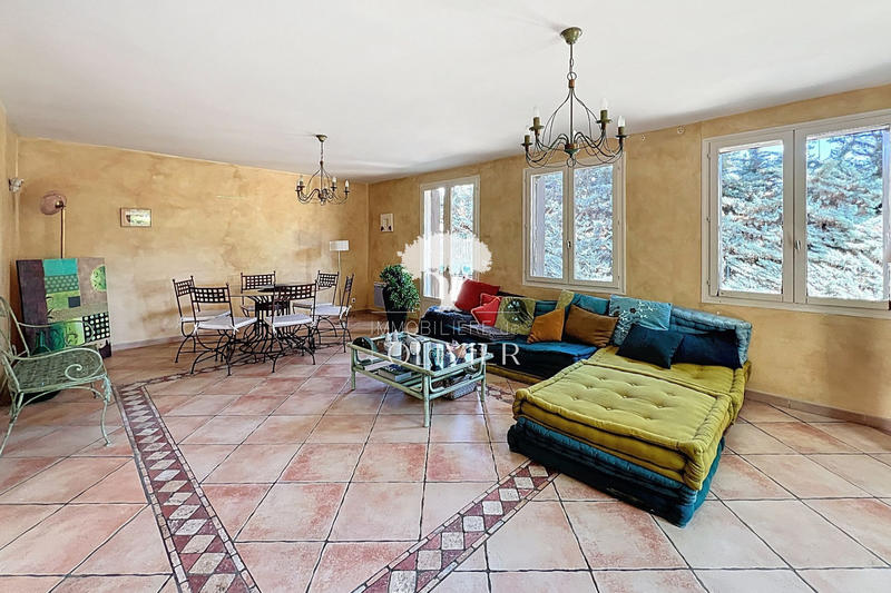 Maison - 250 m² - 7 pièces