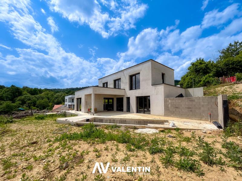 Maison - 200 m² - 5 pièces