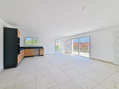 Maison - 96 m² - 4 pièces
