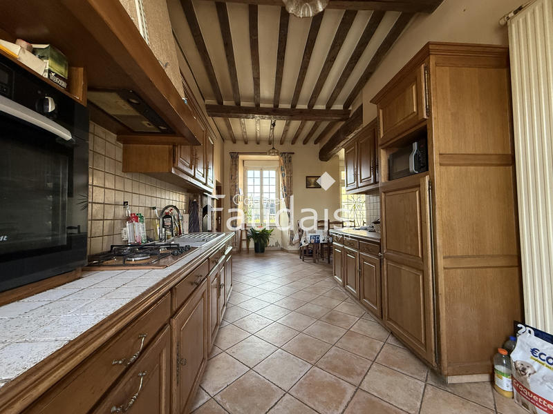 Propriété - 240 m² - 8 pièces