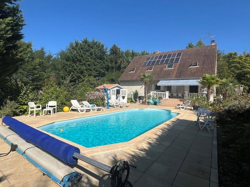 Maison traditionnelle - 167 m² - 8 pièces