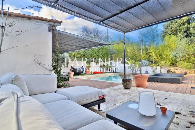 Maison - 220 m² - 7 pièces