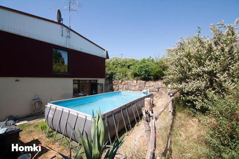 Maison - 1 500 m² - 10 pièces