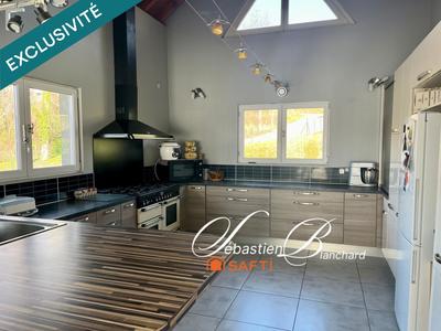 Maison - 222 m² - 9 pièces