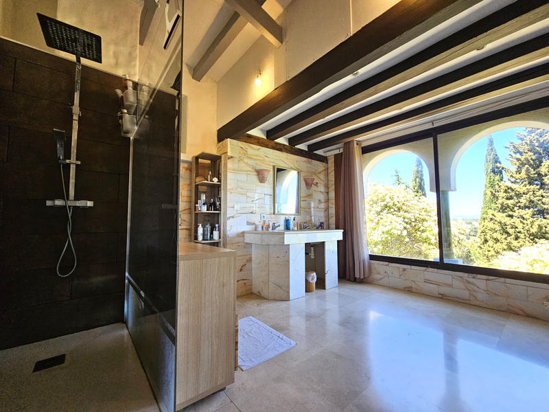 Villa - 270 m² - 8 pièces