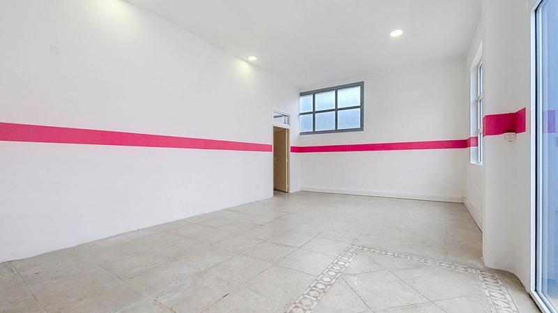 Local commercial - 250 m² - 5 pièces