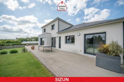 Maison - 220 m² - 6 pièces