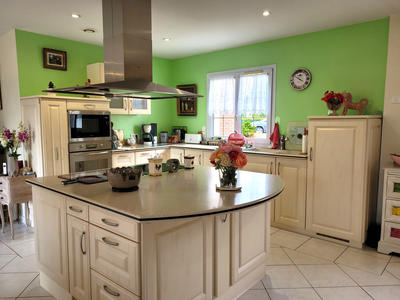 Maison - 235 m² - 8 pièces