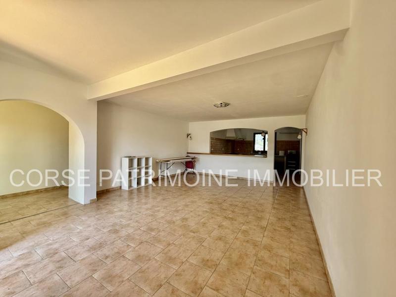 Maison - 225 m² - 12 pièces