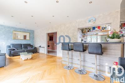 Maison - 183 m² - 10 pièces